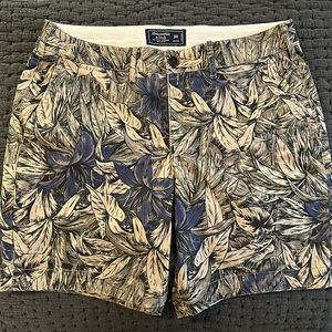 Abercrombie & Fitch stretch shorts.‎